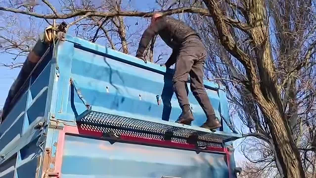 Стройматериалы и витамины для военнослужащих