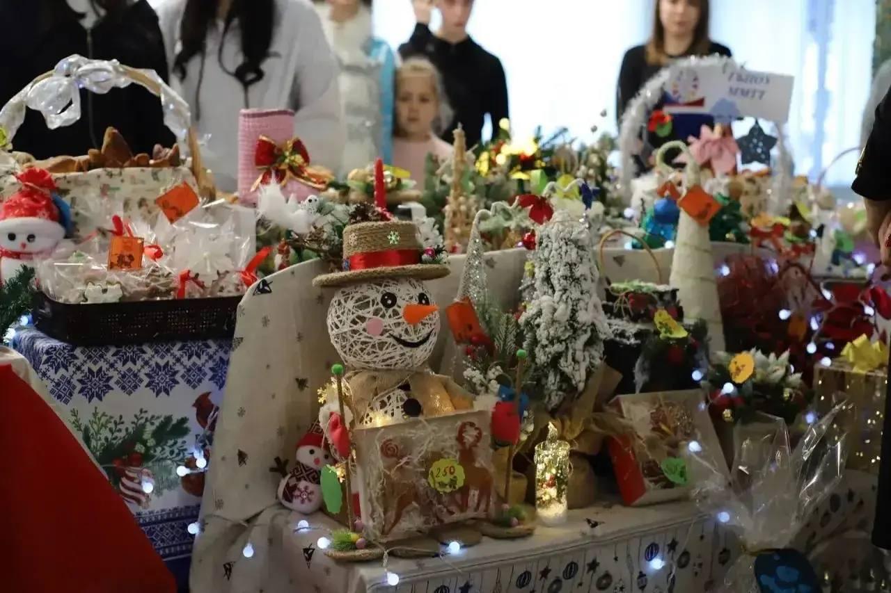 270 тысяч рублей собрали для жителей подшефного Черниговского района на прошедшей благотворительной ярмарке 270 тысяч рублей собрали для жителей подшефного Черниговского района на прошедшей благотворительной ярмарке