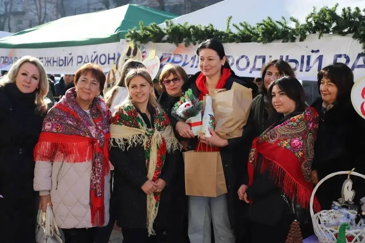 270 тысяч рублей собрали для жителей подшефного Черниговского района на прошедшей благотворительной ярмарке