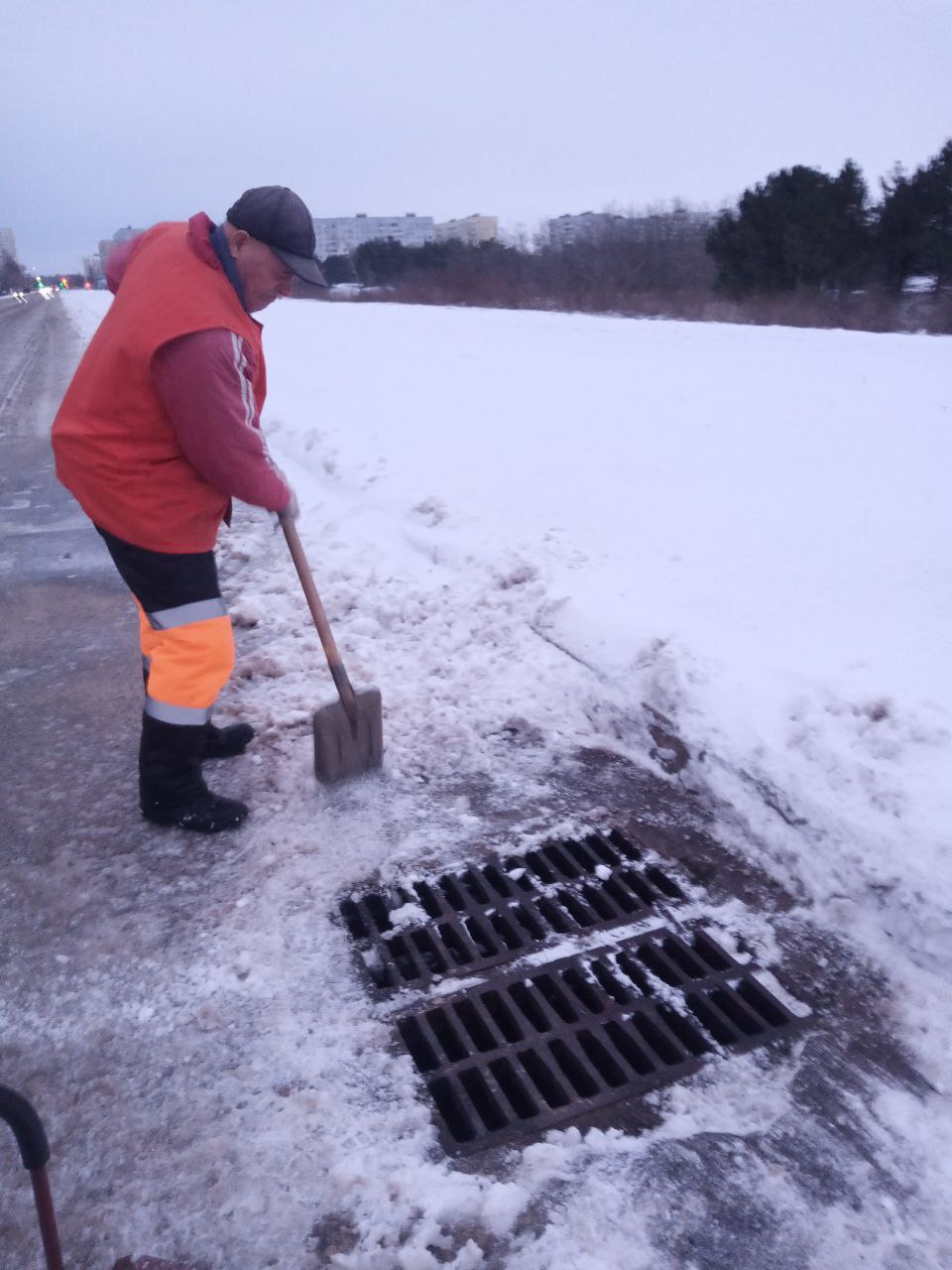 В канун Нового года настоящие волшебники работали не с гирляндами, а с лопатами В канун Нового года настоящие волшебники работали не с гирляндами, а с лопатами