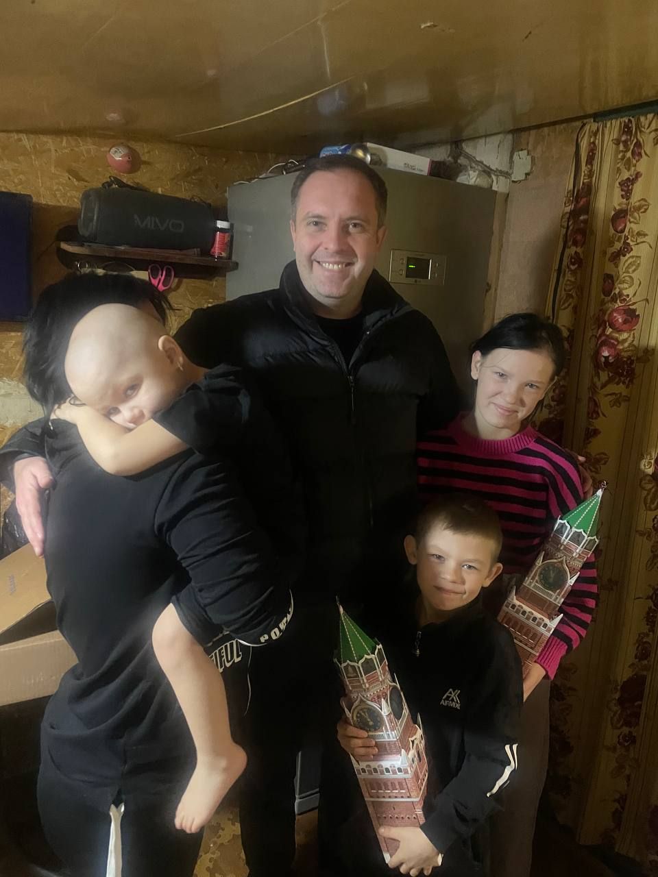 В дни новогодних праздников в Токмакском муниципальном округе семьи участников СВО окружены вниманием и заботой местной власти В дни новогодних праздников в Токмакском муниципальном округе семьи участников СВО окружены вниманием и заботой местной власти