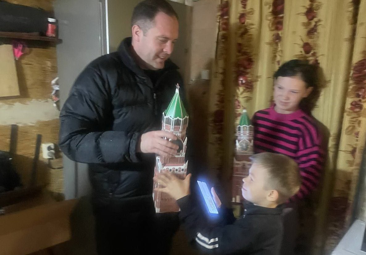 В дни новогодних праздников в Токмакском муниципальном округе семьи участников СВО окружены вниманием и заботой местной власти