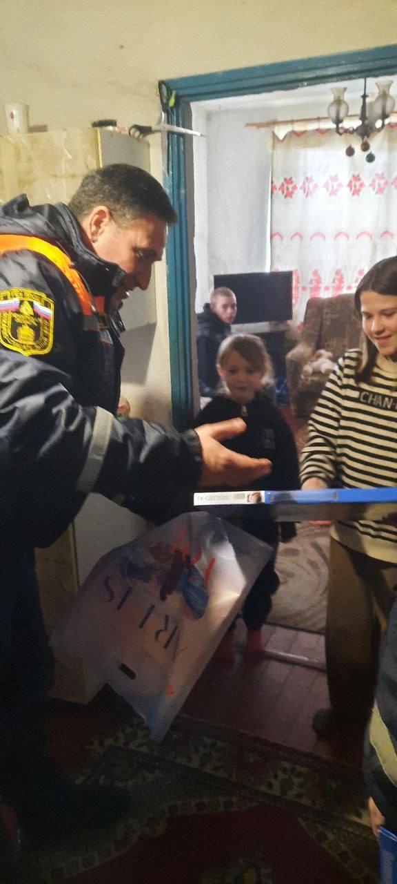 Пензенцы поздравили с Новым годом сестер из Чапаевки Пологовского МО Пензенцы поздравили с Новым годом сестер из Чапаевки Пологовского МО