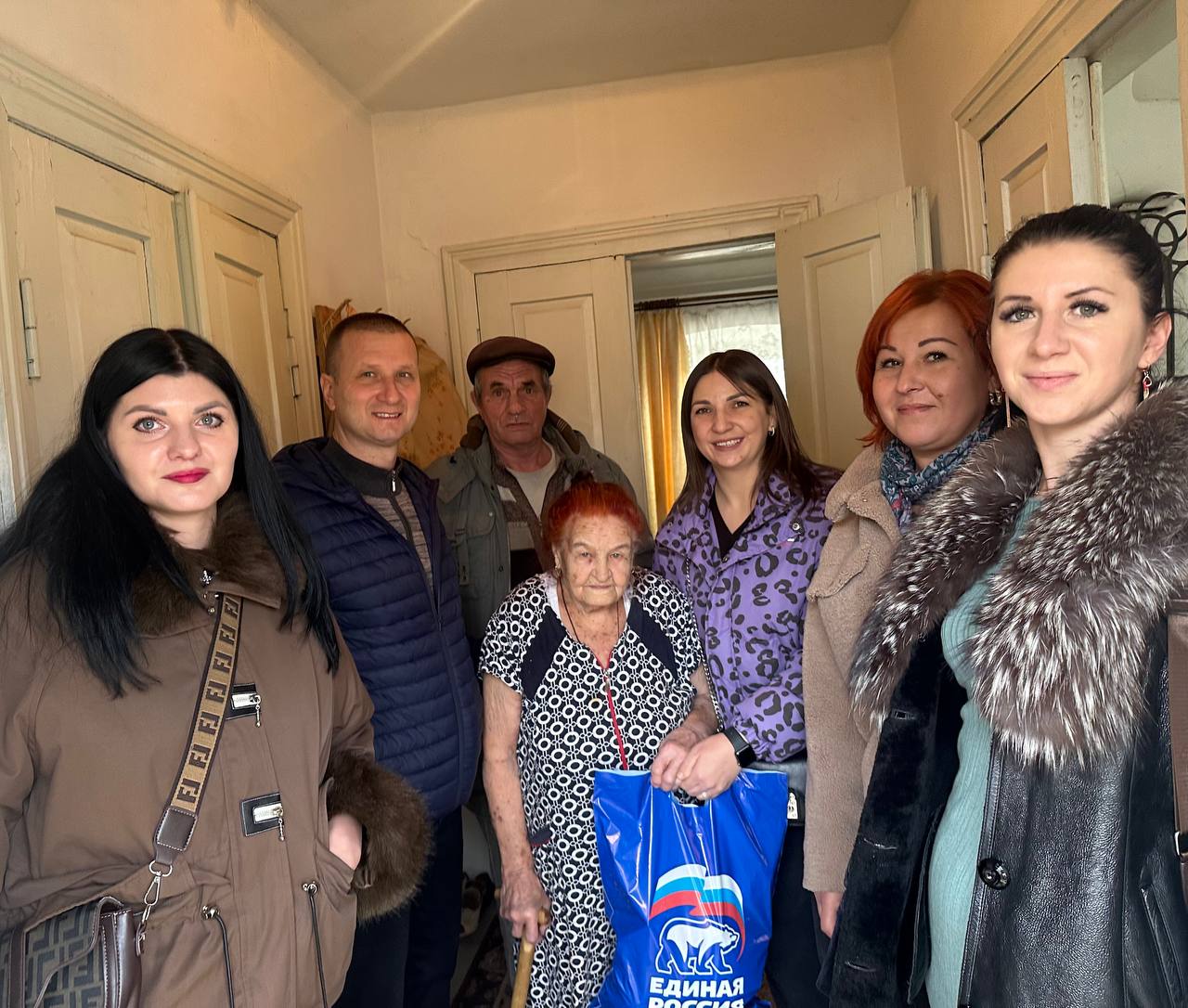 В Токмакском муниципальном округе проходит Всероссийская акция «С Новым годом, ветеран!»