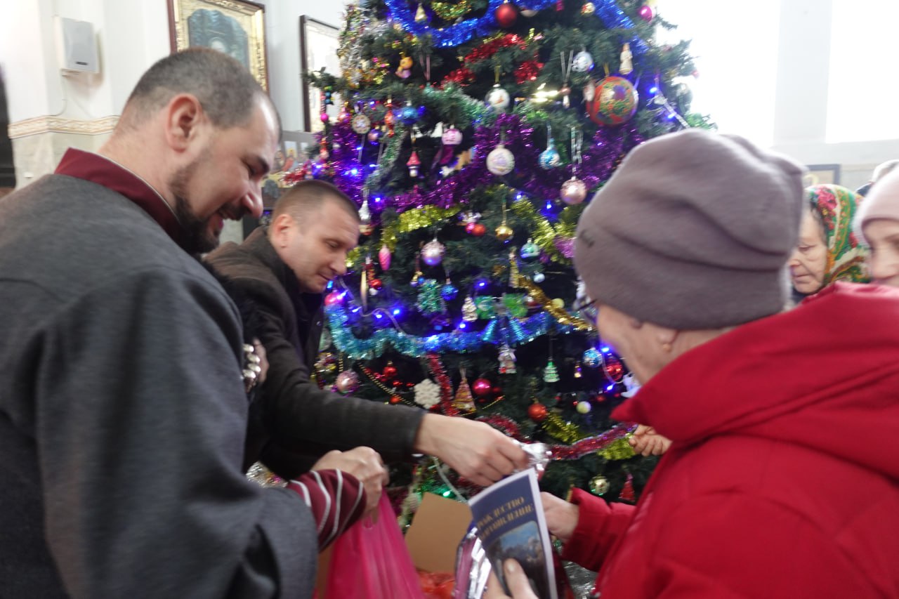 В праздник Рождества Христова в Свято-Успенском храме г. Токмак состоялась праздничная Божественная литургия В праздник Рождества Христова в Свято-Успенском храме г. Токмак состоялась праздничная Божественная литургия