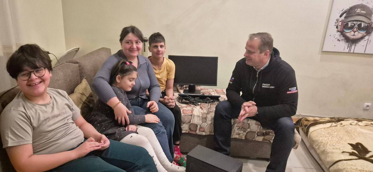 Михаил Попов: С Рождеством Христовым!. Пусть в вашем доме царит атмосфера любви и покоя, а сердца наполняются теплом и радостью Михаил Попов: С Рождеством Христовым!. Пусть в вашем доме царит атмосфера любви и покоя, а сердца наполняются теплом и радостью