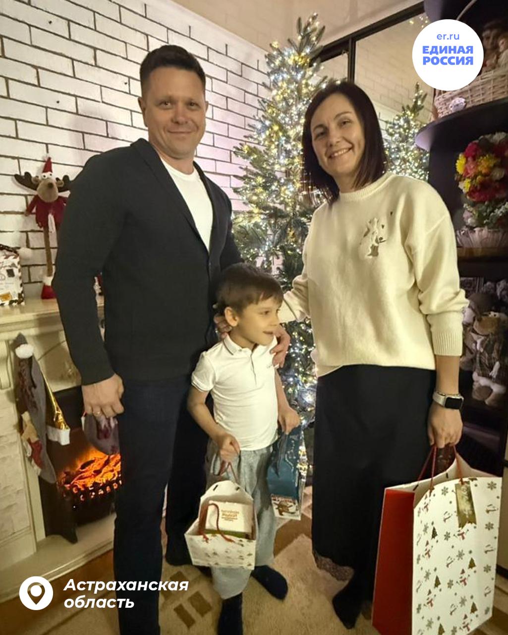 Активисты Единой России исполняют новогодние желания детей по всей стране Активисты Единой России исполняют новогодние желания детей по всей стране