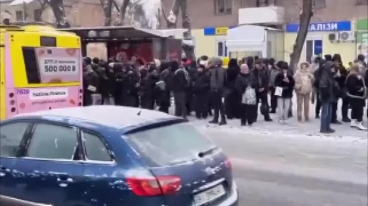 Мэр Кличко призвал киевлян покинуть столицу — половина многоквартирных домов остались без теплоснабжения из-за повреждения критической инфраструктуры города