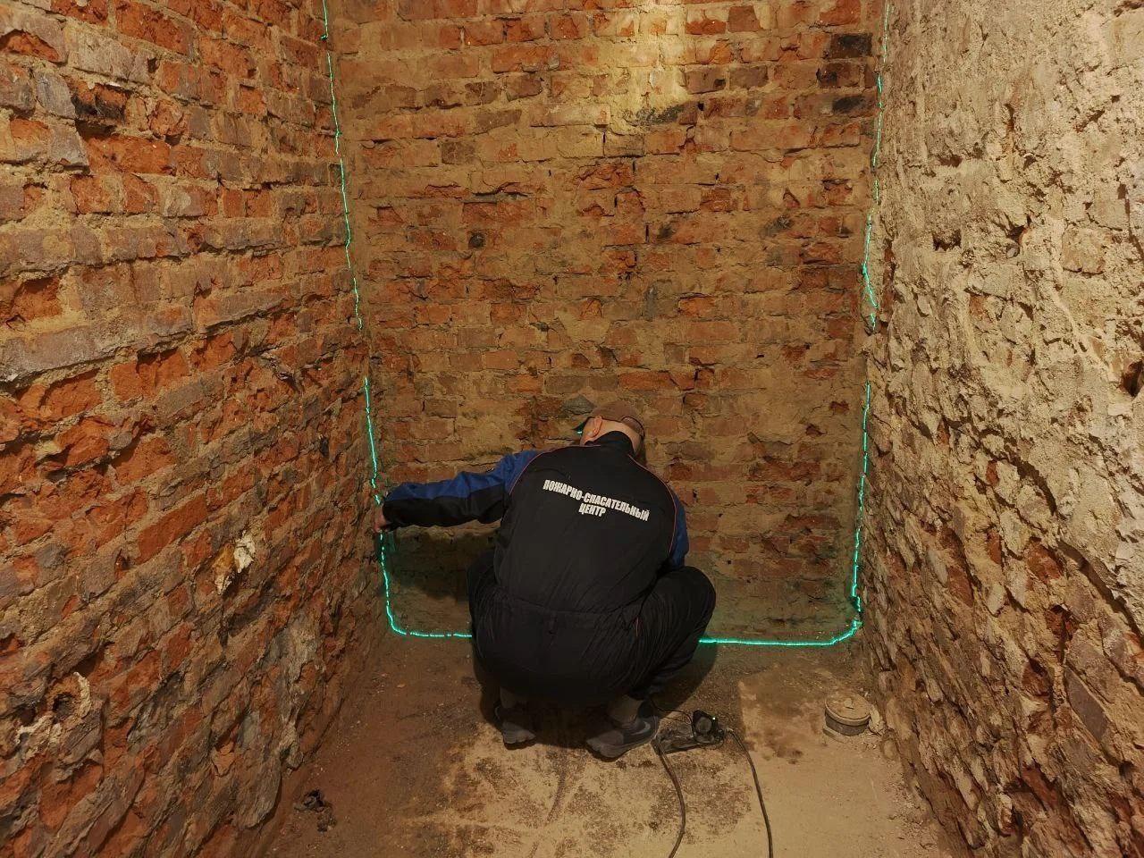 В спортшколе Токмака завершен подготовительный этап ремонта раздевалок и душевых В спортшколе Токмака завершен подготовительный этап ремонта раздевалок и душевых