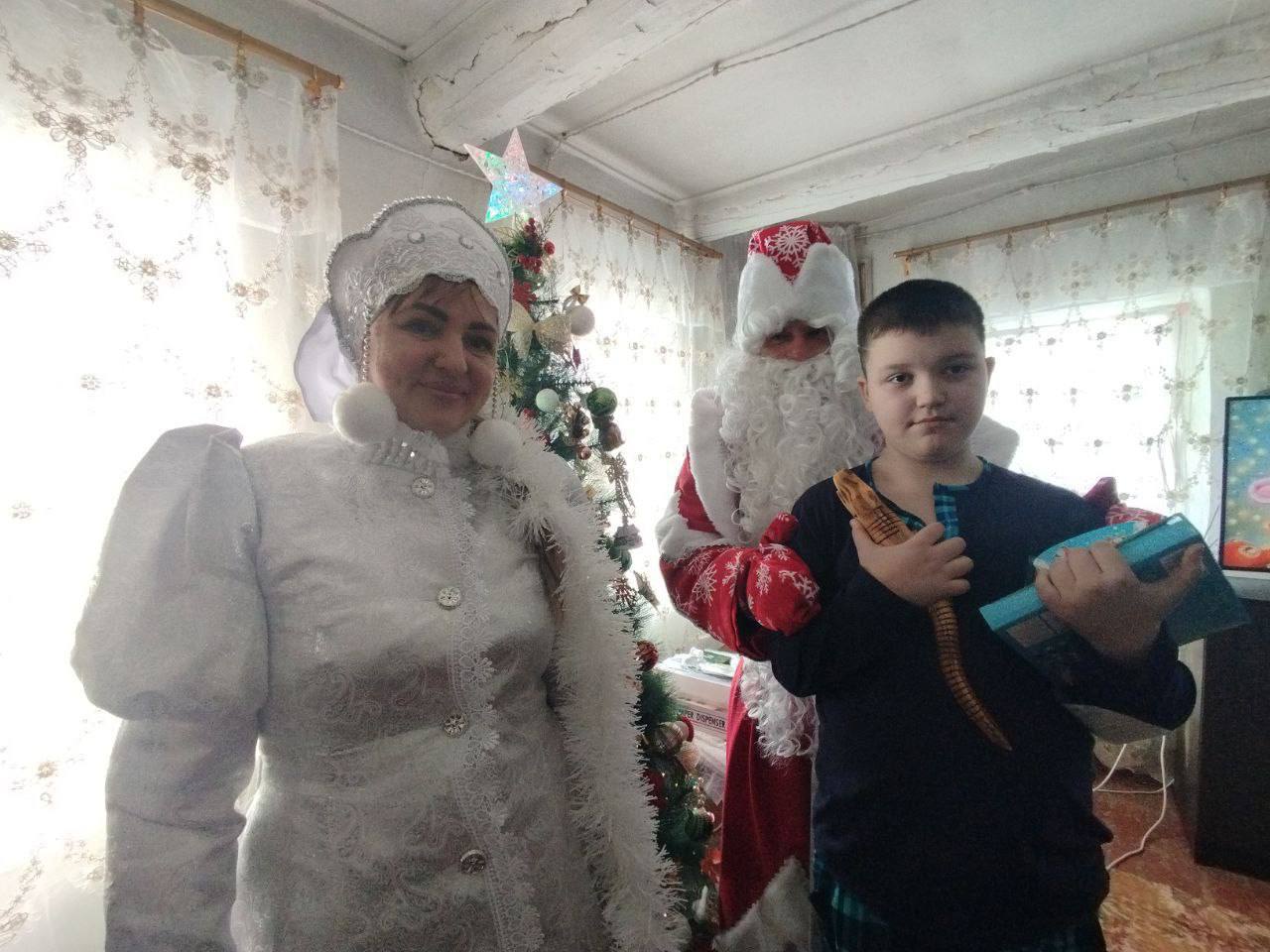 Депутат Акимовского округа от «Единой России» вручил подарки детям Запорожской области в ходе новогодней акции Депутат Акимовского округа от «Единой России» вручил подарки детям Запорожской области в ходе новогодней акции