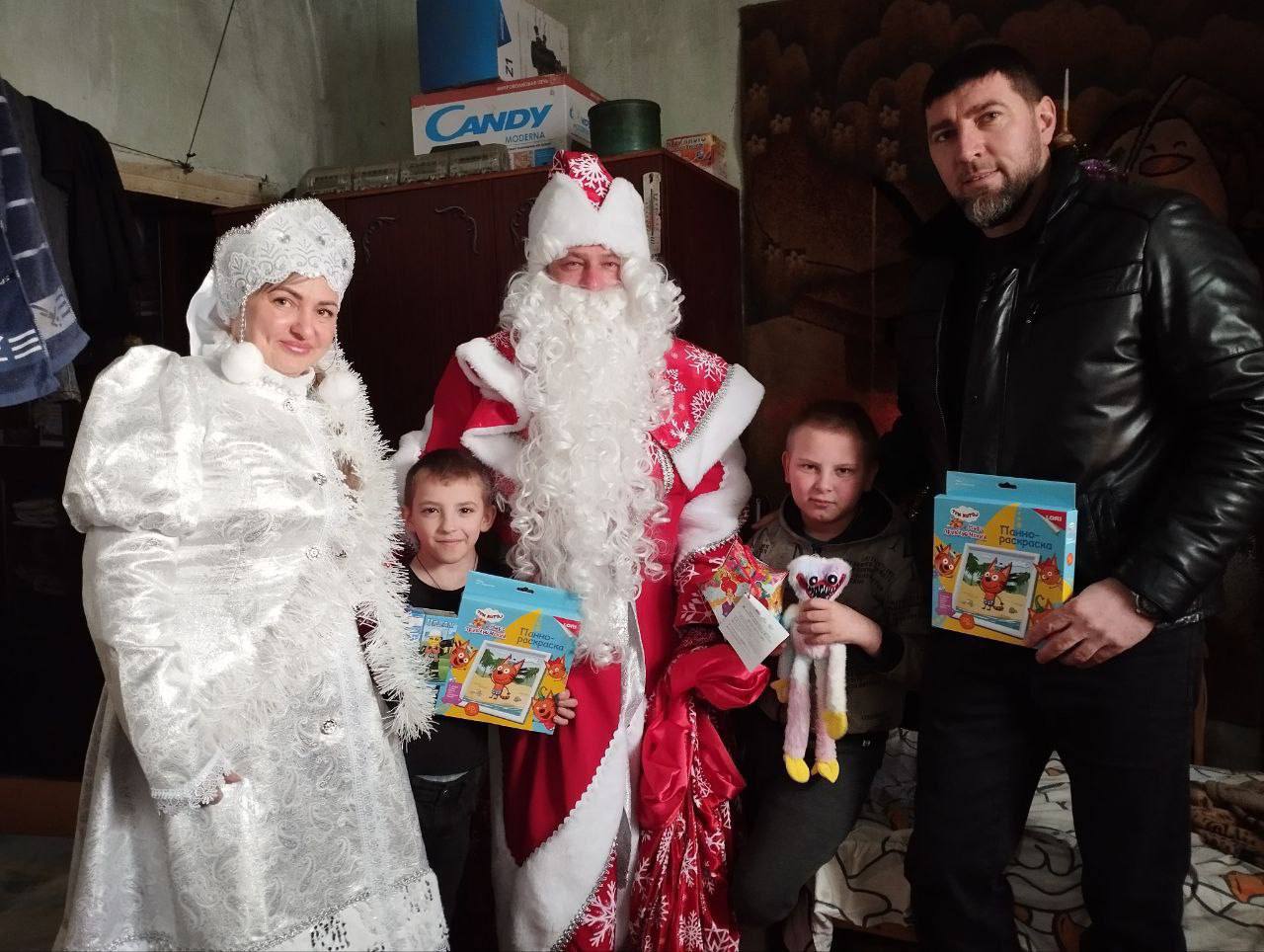 Депутат Акимовского округа от «Единой России» вручил подарки детям Запорожской области в ходе новогодней акции Депутат Акимовского округа от «Единой России» вручил подарки детям Запорожской области в ходе новогодней акции