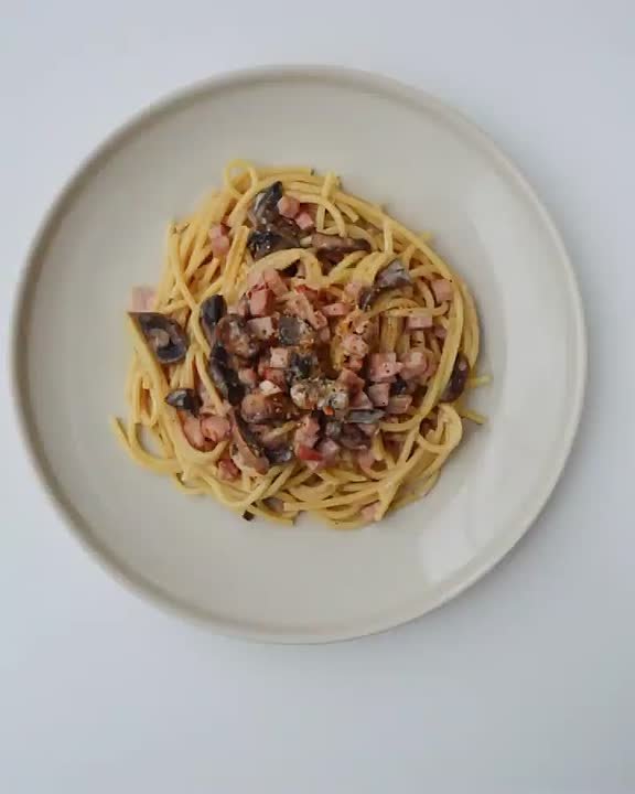 1111126. 16261125. Паста с ветчиной и грибами Ингредиенты: