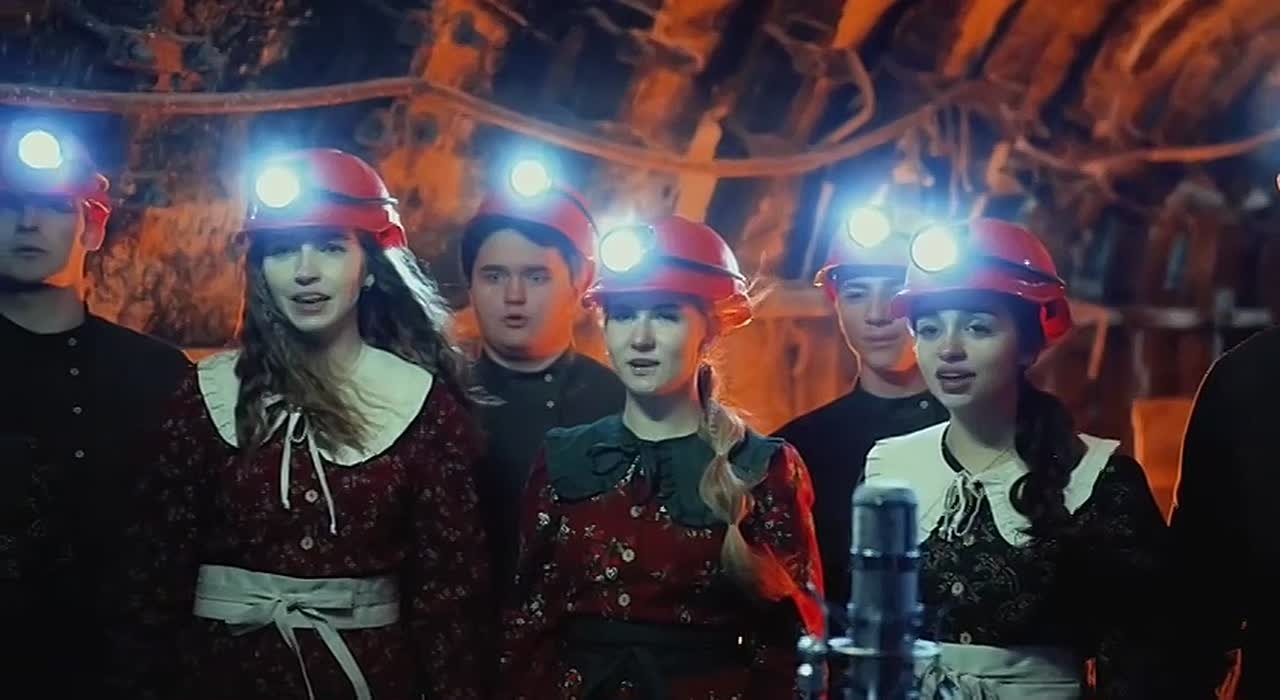 Анна Хорошун: Молодежный хор «Росток» Богоявленского кафедрального собора Горловки исполнил рождественскую песню на глубине 460 метров в макеевской шахте "Горняк-95"
