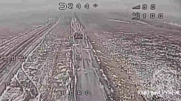 Подборка работы дроноводов Южной группировки: в зоне своей ответственности FPV-дроны точными попаданиями выводят танки из строя — броня есть, иммунитета нет