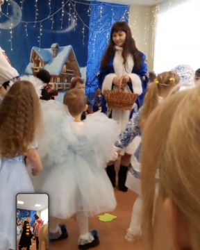 Зимнее Чудо . Вот и отгремели новогодние салюты, но волшебство еще не ушло! Мы решили продлить праздник в детском садике "Зайчик" и отметили Старый Новый Год шумно, весело и очень по-зимнему! В этот день зал наполнился...