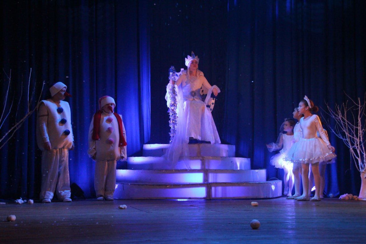 Премьера новогодней сказки «В погоне за подарками» в постановке театральной студии «Серебро» прошла в Областном центре искусств и народного творчества Премьера новогодней сказки «В погоне за подарками» в постановке театральной студии «Серебро» прошла в Областном центре искусств и народного творчества