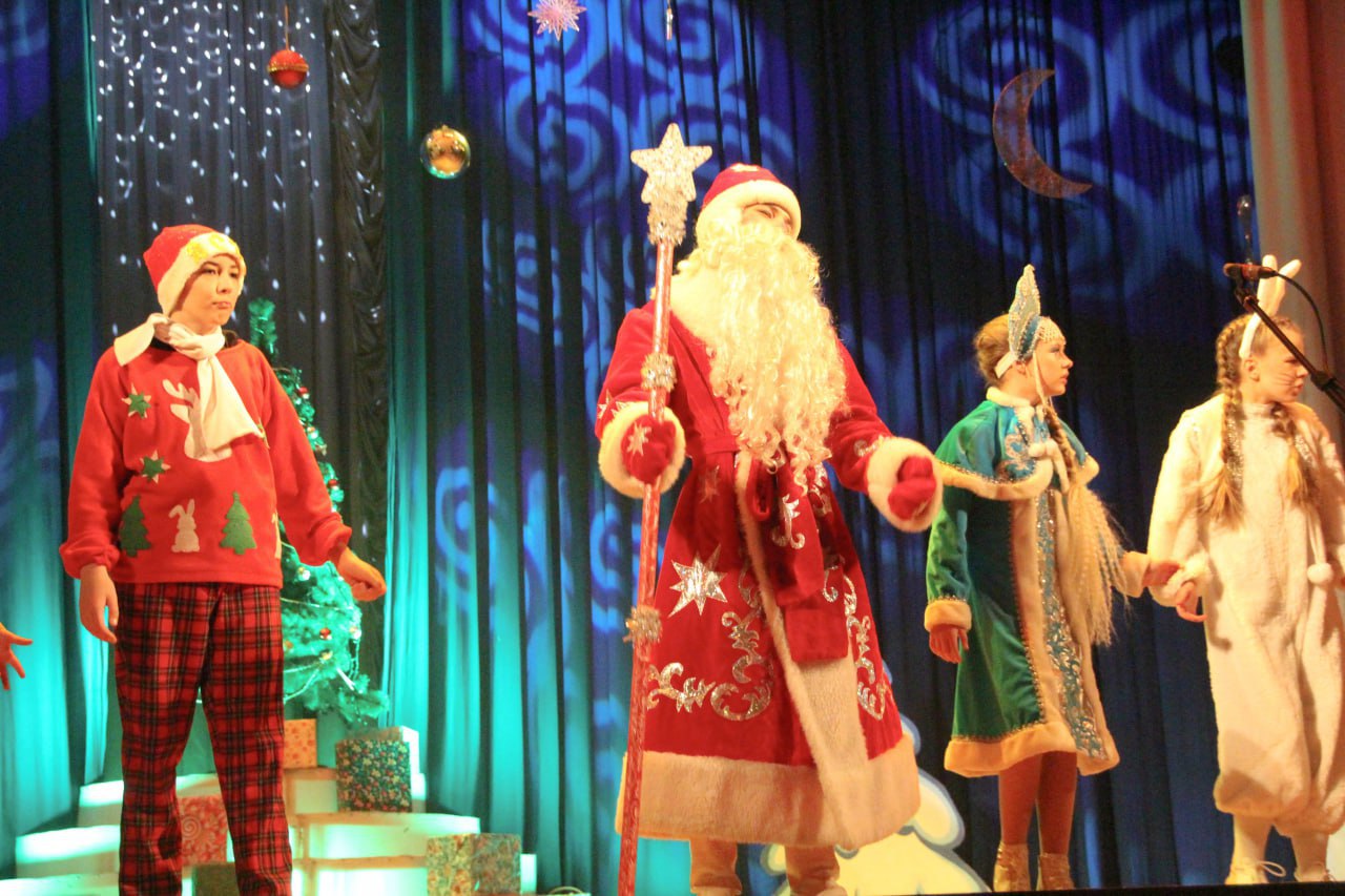Премьера новогодней сказки «В погоне за подарками» в постановке театральной студии «Серебро» прошла в Областном центре искусств и народного творчества Премьера новогодней сказки «В погоне за подарками» в постановке театральной студии «Серебро» прошла в Областном центре искусств и народного творчества