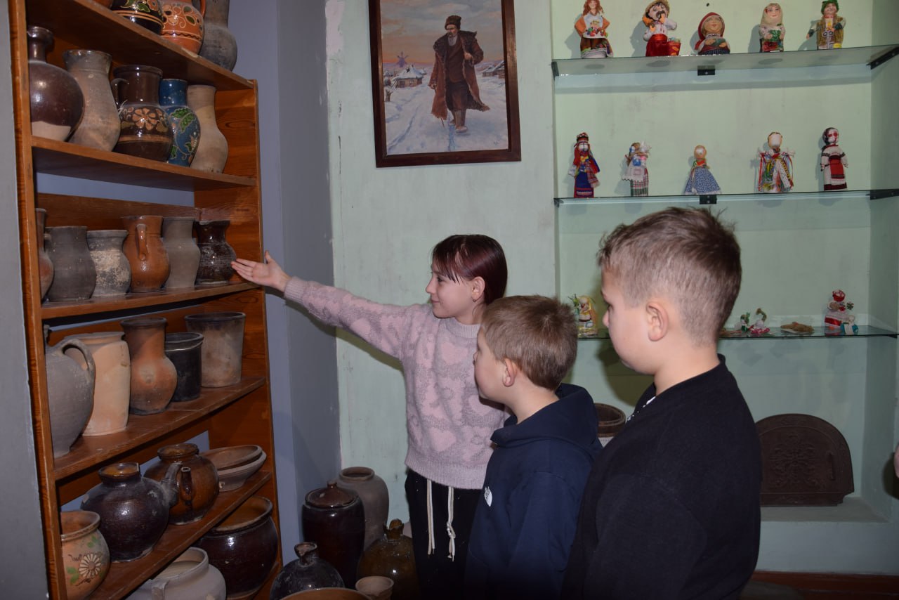 В Токмакском краеведческом музее для учащихся начальных классов школы с.Запорожье провели познавательное мероприятие по народоведению « Как на Старый Новый год» В Токмакском краеведческом музее для учащихся начальных классов школы с.Запорожье провели познавательное мероприятие по народоведению « Как на Старый Новый год»