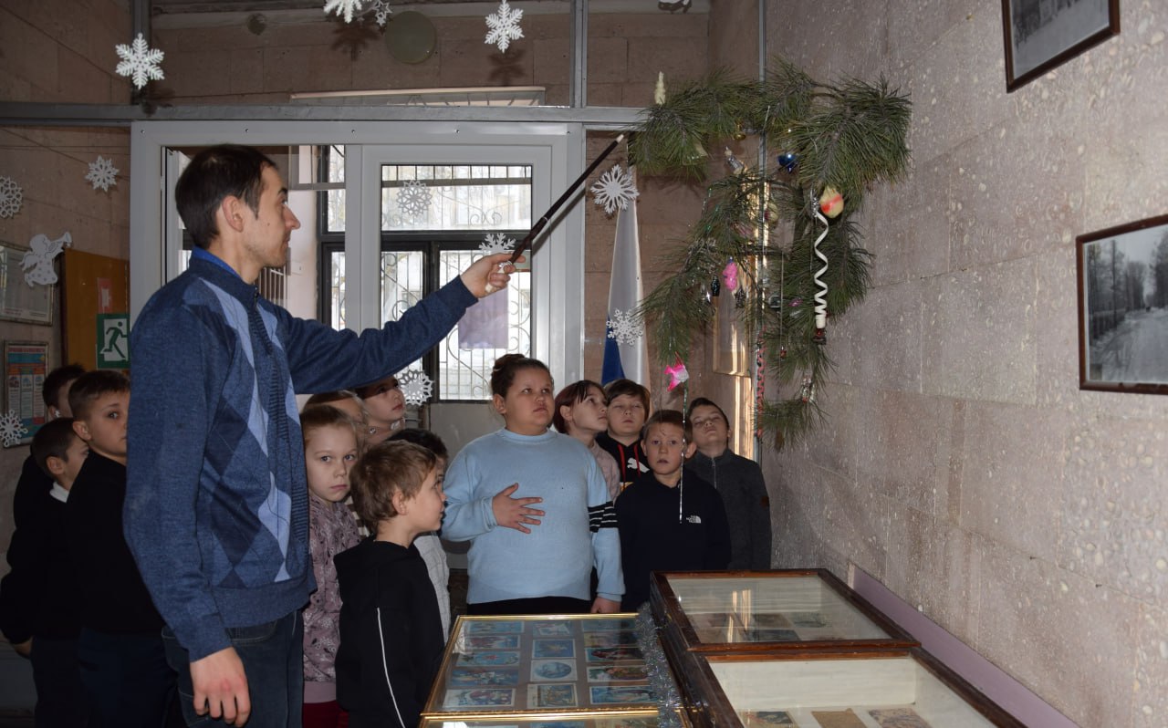 В Токмакском краеведческом музее для учащихся начальных классов школы с.Запорожье провели познавательное мероприятие по народоведению « Как на Старый Новый год» В Токмакском краеведческом музее для учащихся начальных классов школы с.Запорожье провели познавательное мероприятие по народоведению « Как на Старый Новый год»