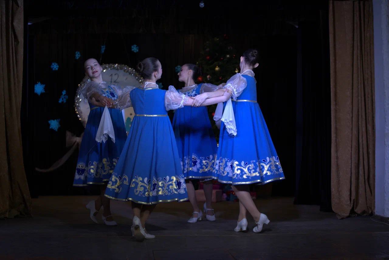 В Мелитополе прошел флешмоб «Танцы народов России» В Мелитополе прошел флешмоб «Танцы народов России»