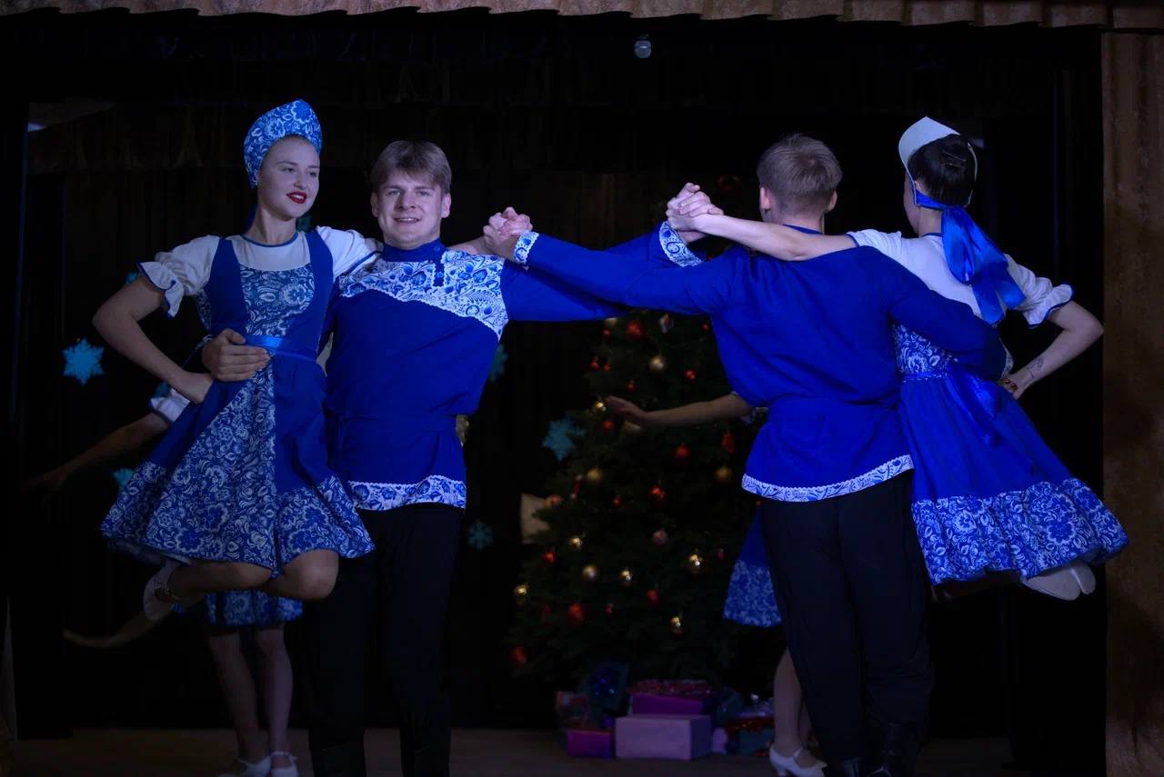 В Мелитополе прошел флешмоб «Танцы народов России» В Мелитополе прошел флешмоб «Танцы народов России»