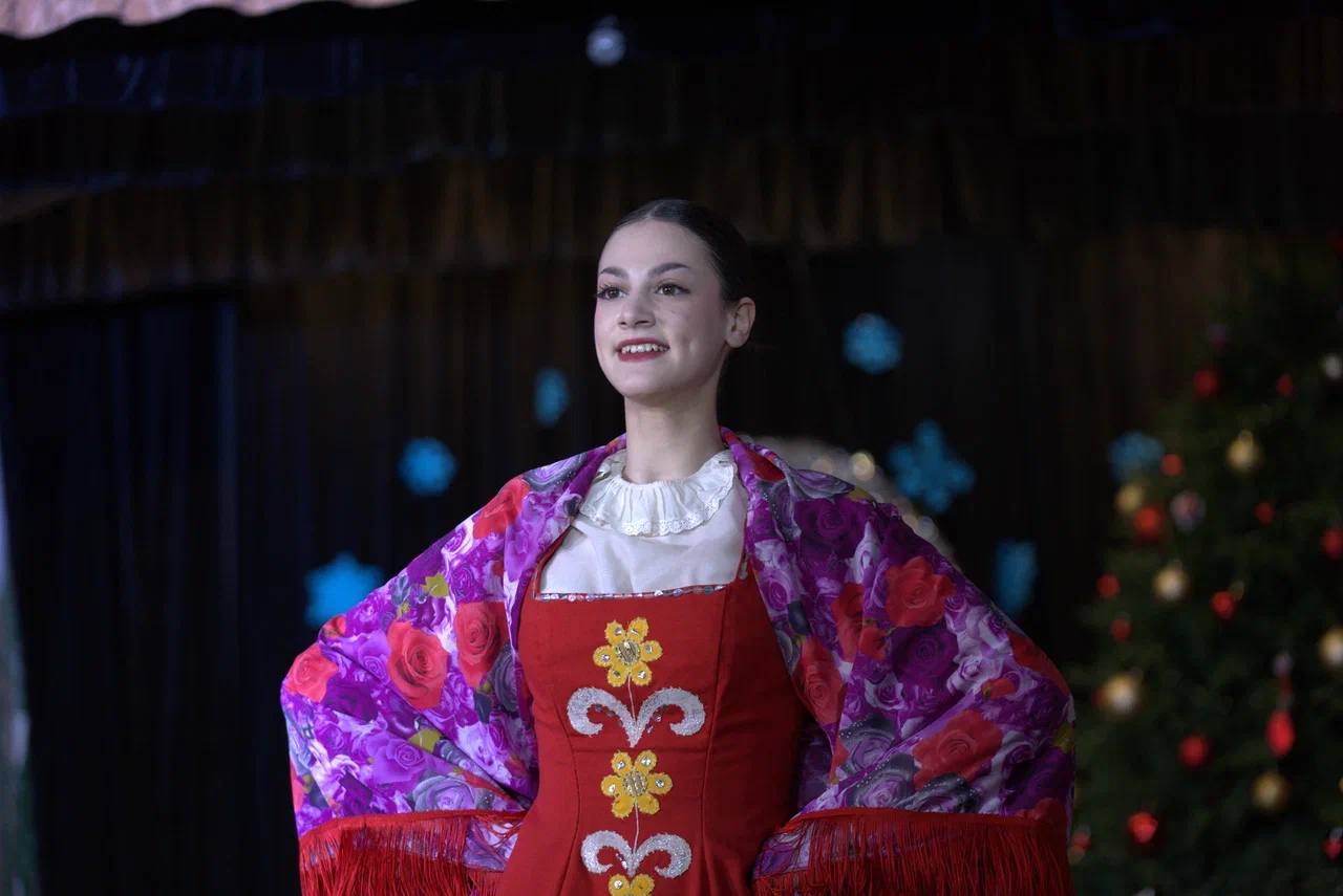 В Мелитополе прошел флешмоб «Танцы народов России» В Мелитополе прошел флешмоб «Танцы народов России»