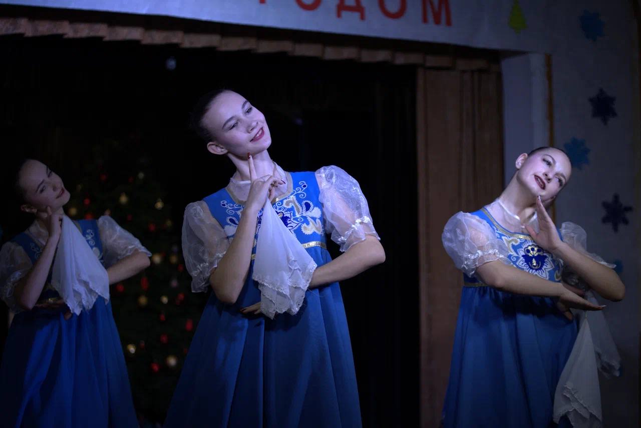 В Мелитополе прошел флешмоб «Танцы народов России» В Мелитополе прошел флешмоб «Танцы народов России»