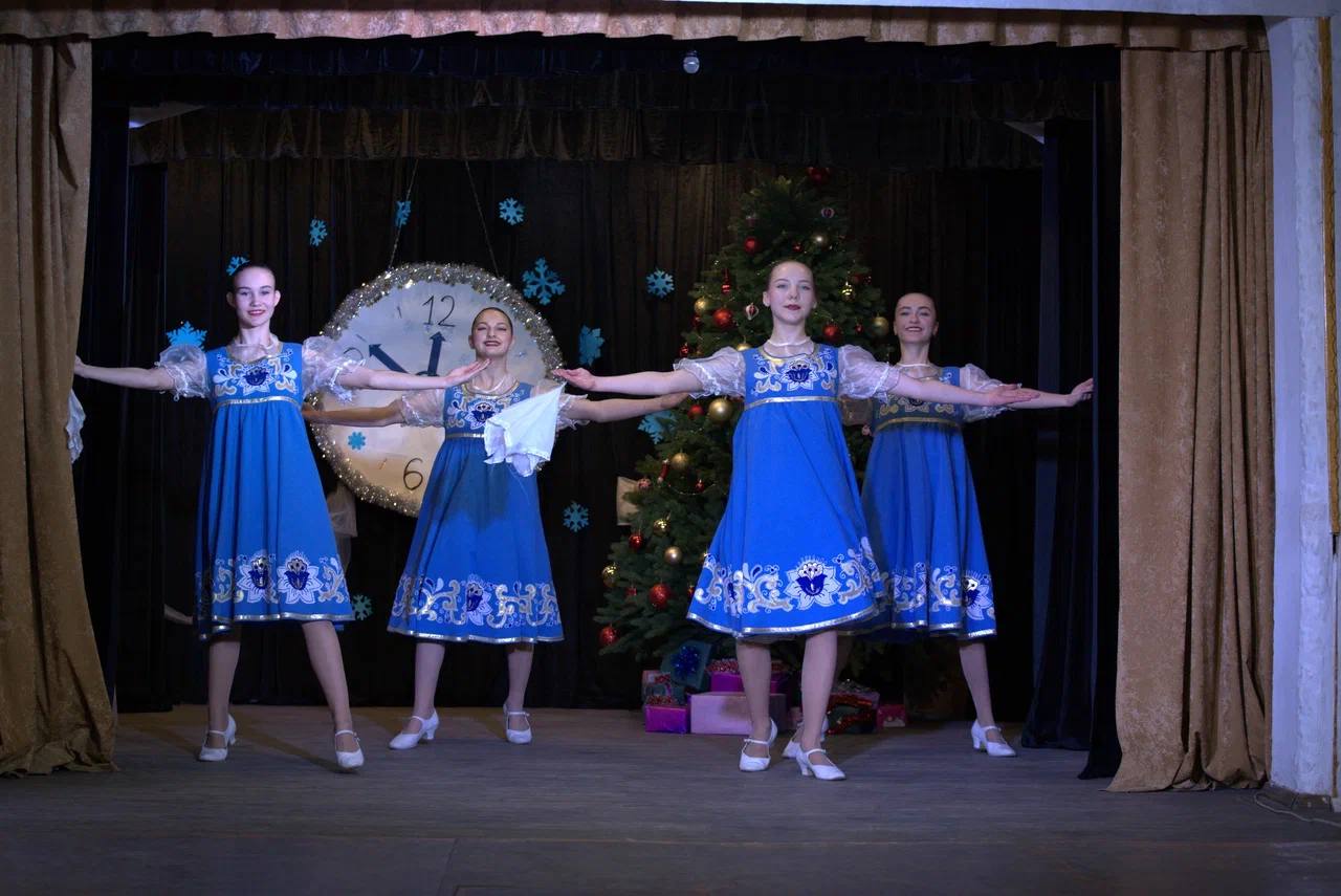 В Мелитополе прошел флешмоб «Танцы народов России» В Мелитополе прошел флешмоб «Танцы народов России»