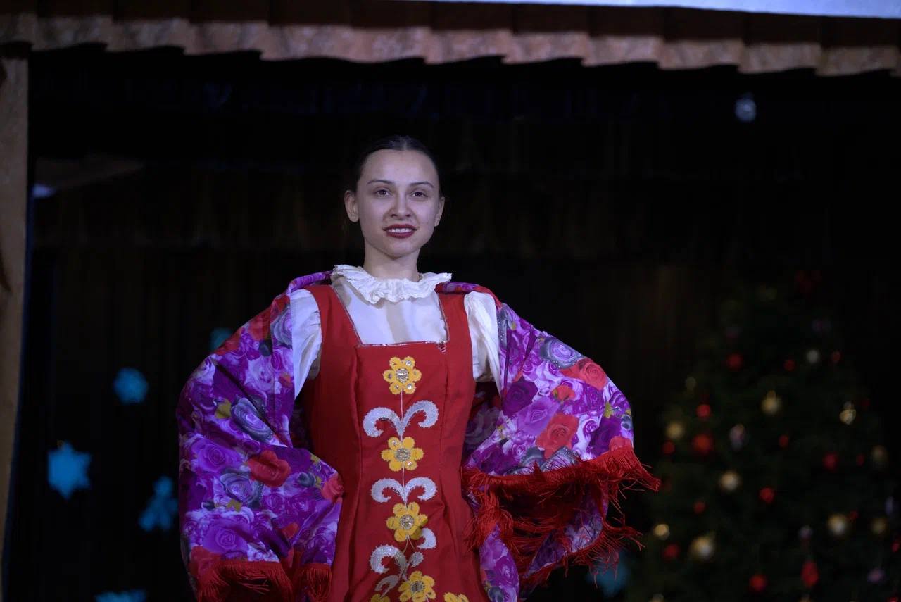 В Мелитополе прошел флешмоб «Танцы народов России» В Мелитополе прошел флешмоб «Танцы народов России»