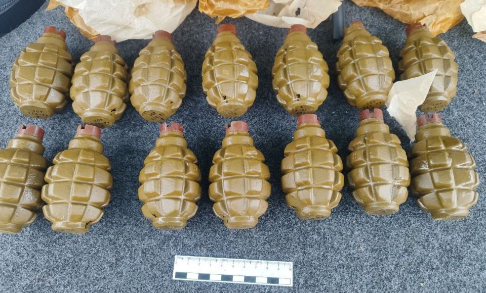 В Мелитопольском районе правоохранители задержали мужчину при попытке продажи боеприпасов В Мелитопольском районе правоохранители задержали мужчину при попытке продажи боеприпасов