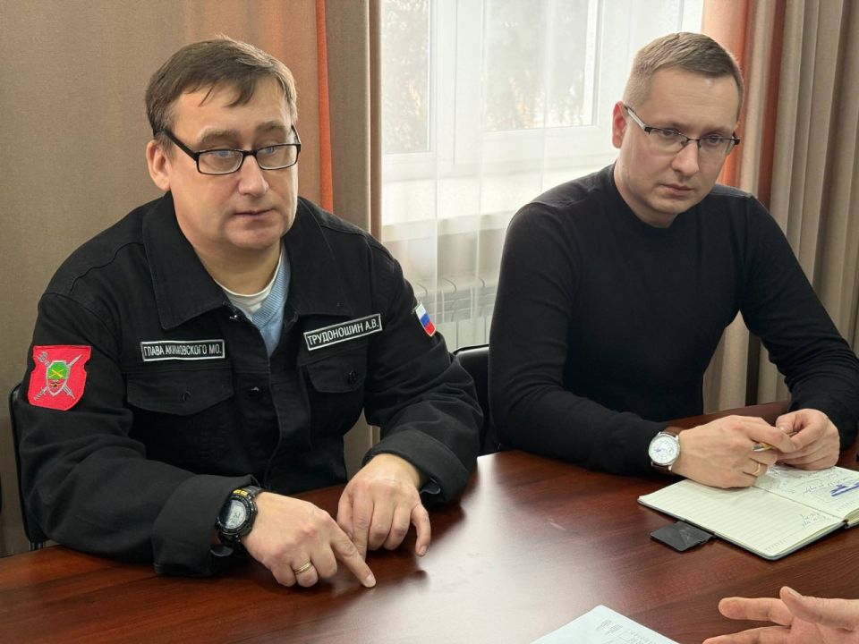 Александр Трудоношин: Перспективы увеличения численности ключевых автобусных маршрутов обсудили сегодня с исполняющим обязанности директора ГУП «АТЗ» («Автотранс Запорожской области») Владимиром Солнцевым Александр Трудоношин: Перспективы увеличения численности ключевых автобусных маршрутов обсудили сегодня с исполняющим обязанности директора ГУП «АТЗ» («Автотранс Запорожской области») Владимиром Солнцевым