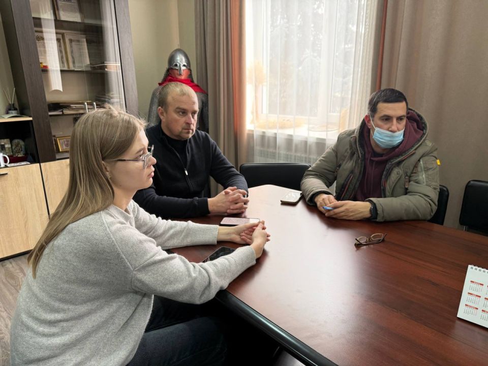 Александр Трудоношин: Перспективы увеличения численности ключевых автобусных маршрутов обсудили сегодня с исполняющим обязанности директора ГУП «АТЗ» («Автотранс Запорожской области») Владимиром Солнцевым Александр Трудоношин: Перспективы увеличения численности ключевых автобусных маршрутов обсудили сегодня с исполняющим обязанности директора ГУП «АТЗ» («Автотранс Запорожской области») Владимиром Солнцевым