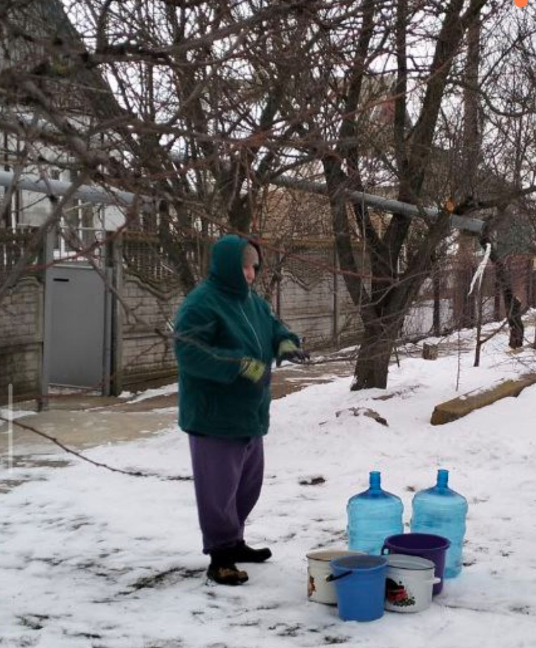 В связи с временным отсутствием водоснабжения на улицах Комарова, Крылова, Октябрьская, Гагарина и Виноградная, администрация Приморского муниципалитета организовала для жителей подвоз питьевой и технической воды В связи с временным отсутствием водоснабжения на улицах Комарова, Крылова, Октябрьская, Гагарина и Виноградная, администрация Приморского муниципалитета организовала для жителей подвоз питьевой и технической воды