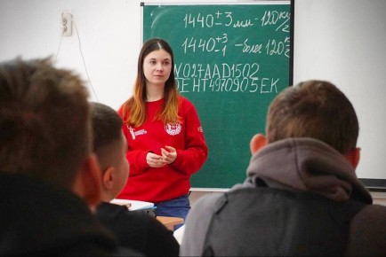 Активисты «Волонтёрской Роты» провели лекцию о Сталинградской битве для студентов колледжа