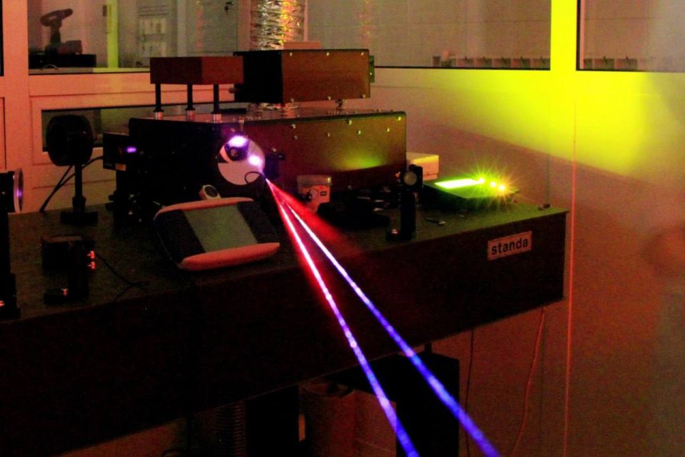 Научная команда Института сильноточной электроники решила задачу, на которой мировая физика работала с конца прошлого века, в России представлен первый в мире белый лазер Научная команда Института сильноточной электроники решила задачу, на которой мировая физика работала с конца прошлого века, в России представлен первый в мире белый лазер