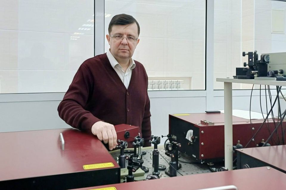 Научная команда Института сильноточной электроники решила задачу, на которой мировая физика работала с конца прошлого века, в России представлен первый в мире белый лазер