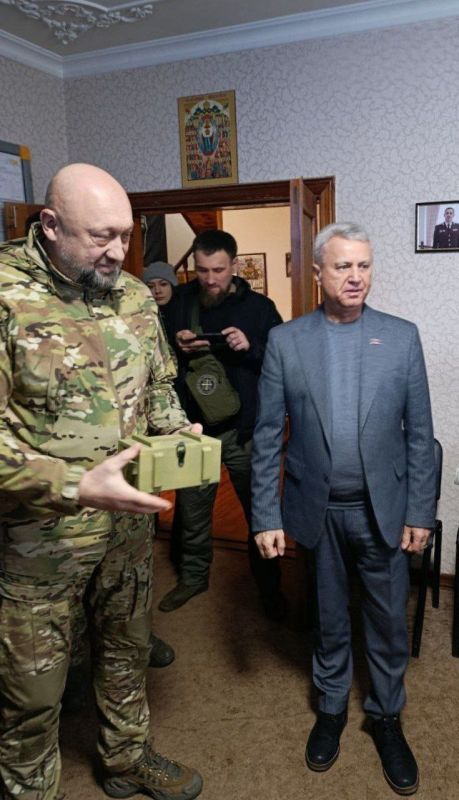 Виктор Емельяненко: Совместно с Председателем Государственного Совета Республики Крым Владимиром Константиновым встретился с военнослужащими добровольческого батальона «БАРС-32» имени Павла Судоплатова Виктор Емельяненко: Совместно с Председателем Государственного Совета Республики Крым Владимиром Константиновым встретился с военнослужащими добровольческого батальона «БАРС-32» имени Павла Судоплатова