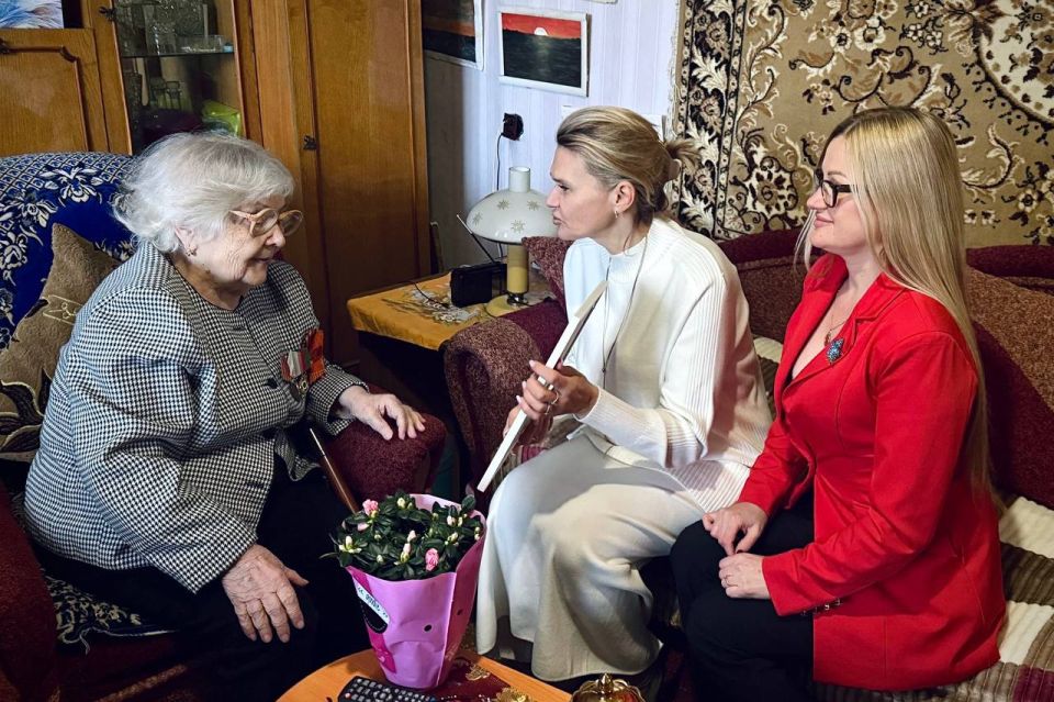 Ветерана судебной системы Запорожской области Людмилу Павловну Козача с 90-летним юбилеем поздравили судьи региона Ветерана судебной системы Запорожской области Людмилу Павловну Козача с 90-летним юбилеем поздравили судьи региона