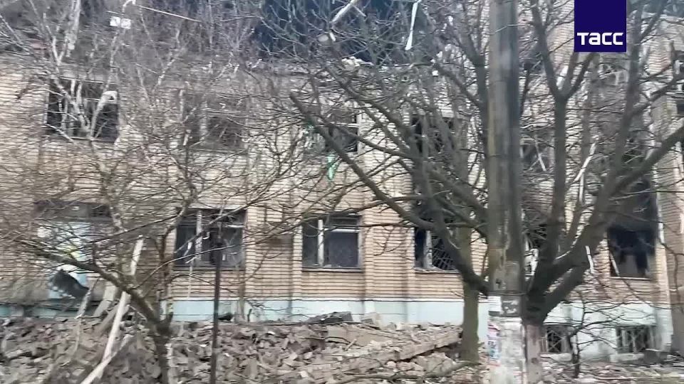 ВСУ ночью атаковали Приморск Запорожской области, разрушены помещения городского почтового отделения, сообщил губернатор региона Евгений Балицкий