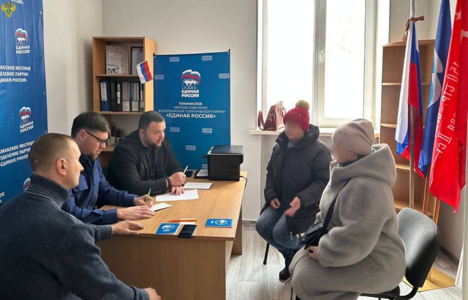 Прокурор Токмакского района Сергей Разумовский провел совместный прием граждан с представителями законодательной и исполнительной власти Прокурор Токмакского района Сергей Разумовский провел совместный прием граждан с представителями законодательной и исполнительной власти