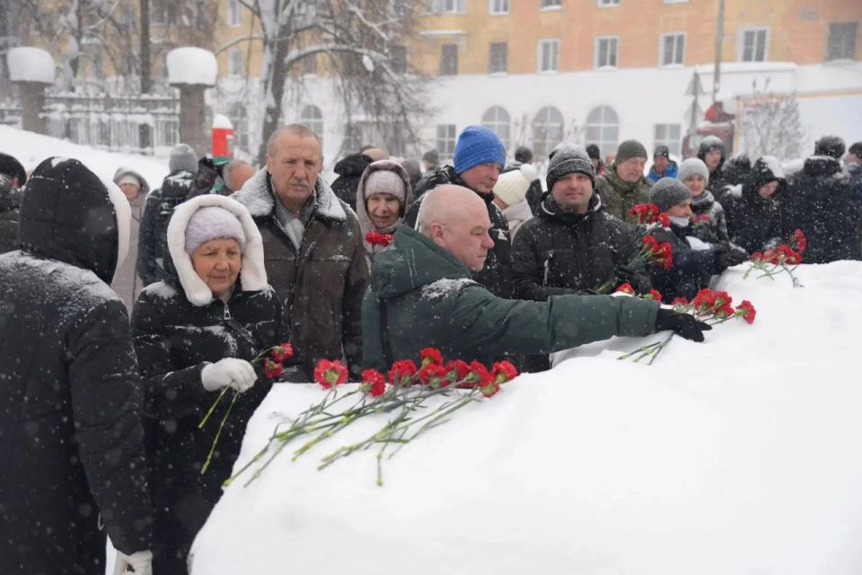 ����� ���������: 37 ��� �����, 15 ������� 1989 ����, ��������� ������� ��������� ����� �������� ���������� �����������