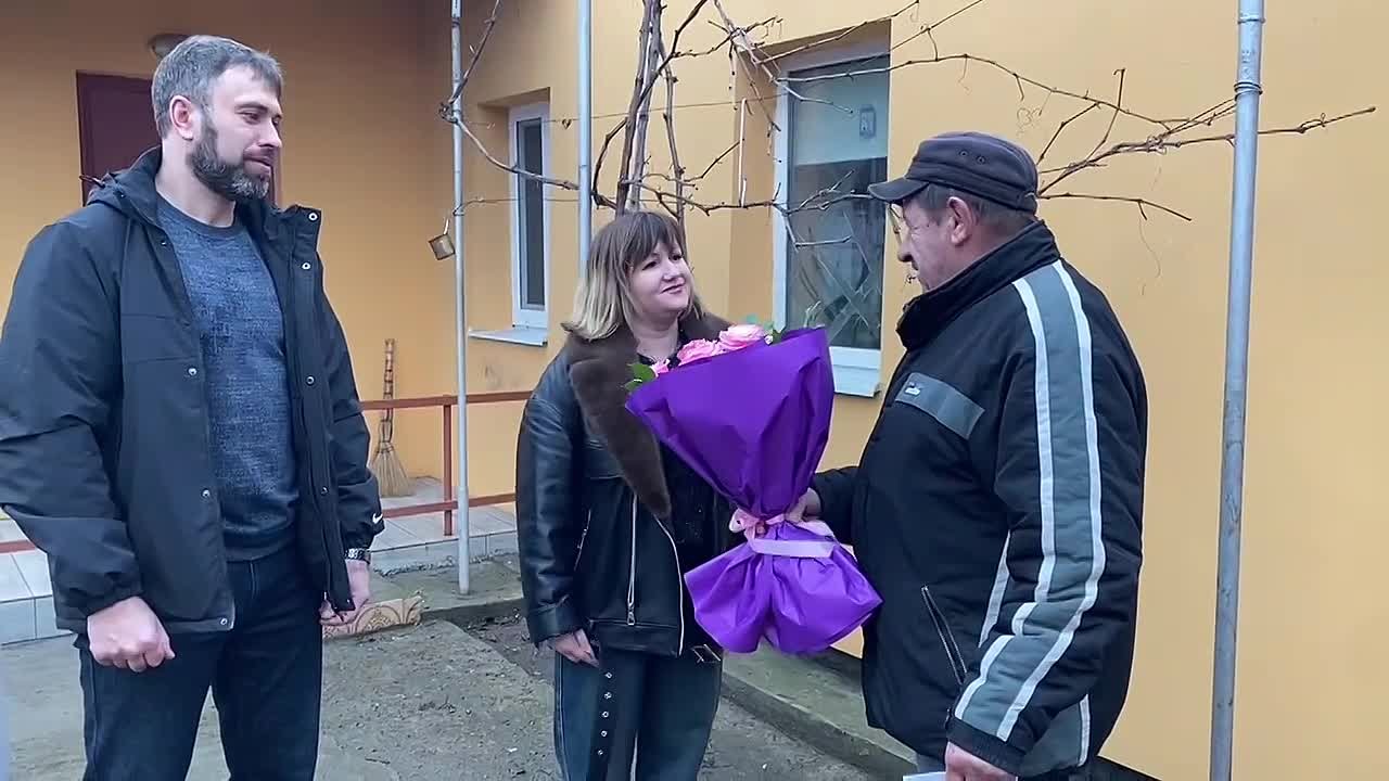 Глава Черниговского муниципального округа, секретарь местного отделения партии «Единая Россия» Илона Сергеевна Щипенко и Председатель Черниговского окружного Совета депутатов Виталий Николаевич Гавриленко поздравили с...