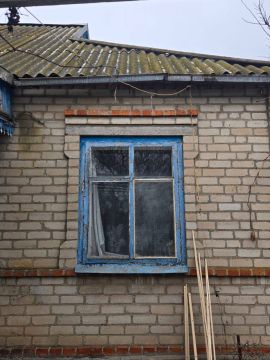 Администрация Приморского муниципального округа продолжает отрабатывать заявки владельцев домов, пострадавших вследствие террористической атаки ВСУ в ночь на 12 февраля, поступающие в чат-бот нашего Телеграм-канала