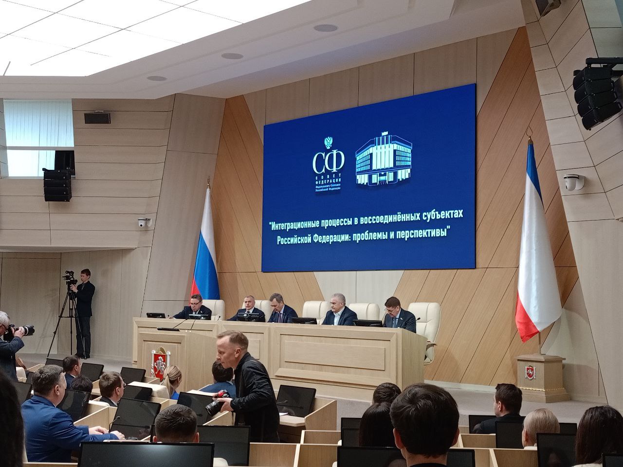 Муниципальное управление в новых условиях: ключевые вопросы и современные форматы работы с жителями Муниципальное управление в новых условиях: ключевые вопросы и современные форматы работы с жителями