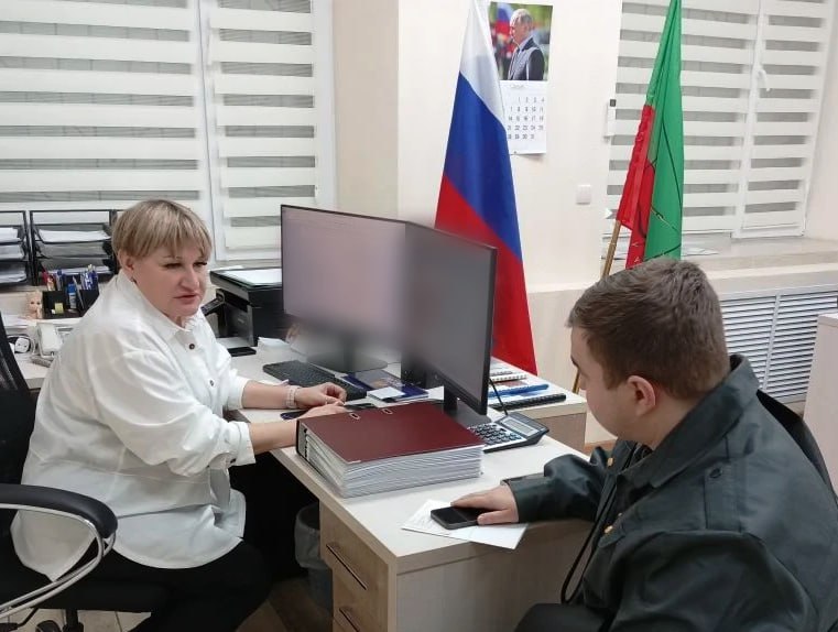 Председатель территориальной избирательной комиссии №2 провела рабочую встречу с Максимом Андреевичем Перовым, представителем Коммунистической партии Российской Федерации (КПРФ)