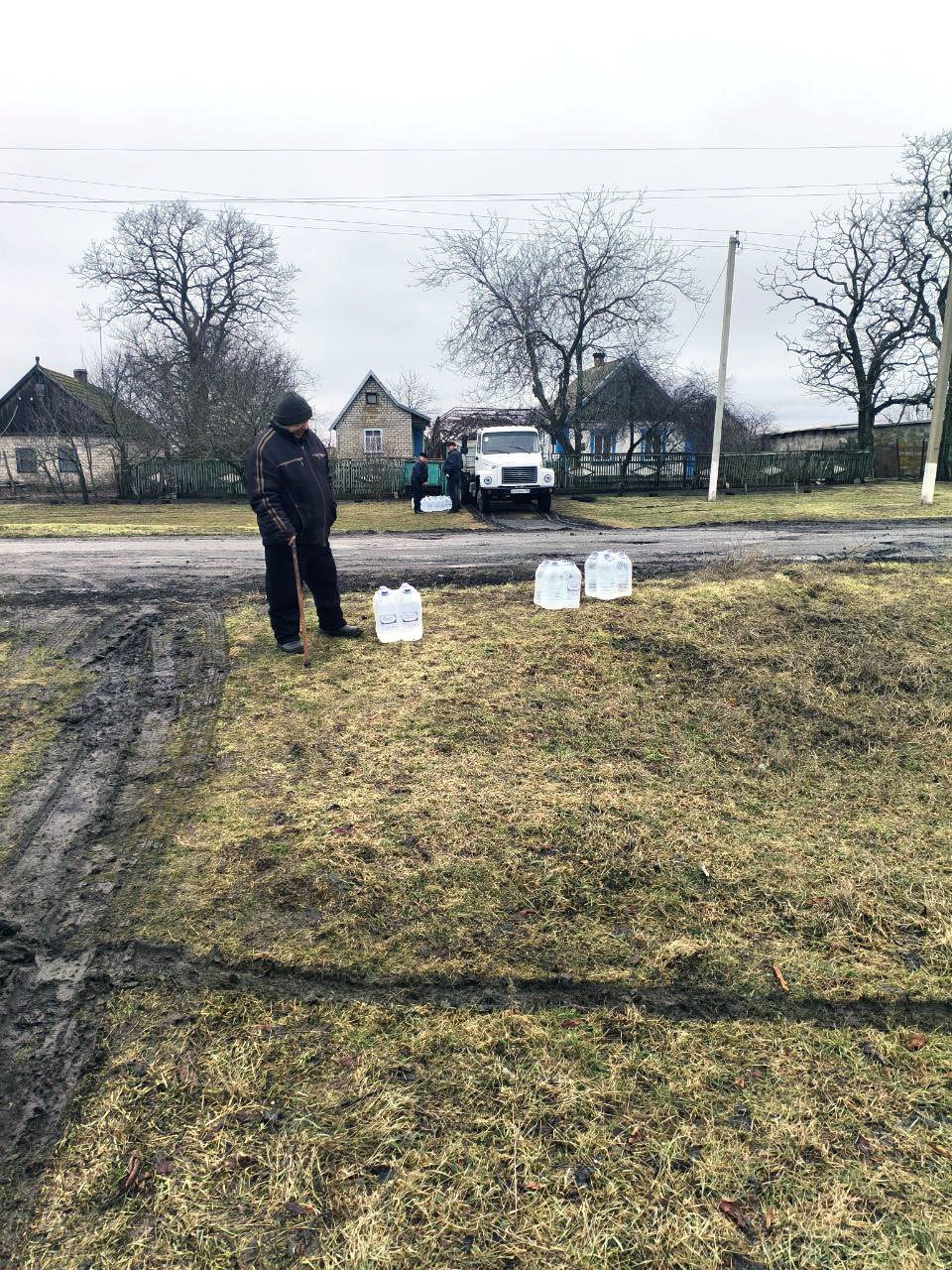 Жители отдаленного села Новое Поле выражают благодарность ИП Корчебному за доставку бутилированной питьевой воды Жители отдаленного села Новое Поле выражают благодарность ИП Корчебному за доставку бутилированной питьевой воды