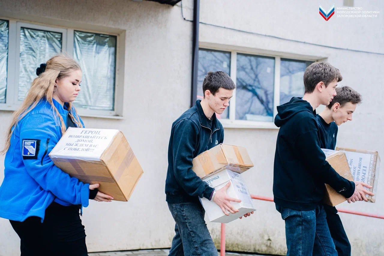 Активисты забрали посылки для военнослужащих в Черниговской школе №1 Активисты забрали посылки для военнослужащих в Черниговской школе №1
