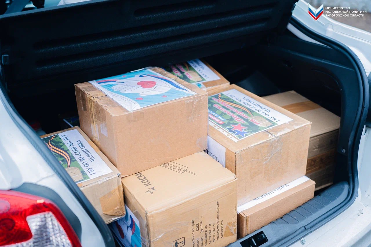 Активисты забрали посылки для военнослужащих в Черниговской школе №1 Активисты забрали посылки для военнослужащих в Черниговской школе №1