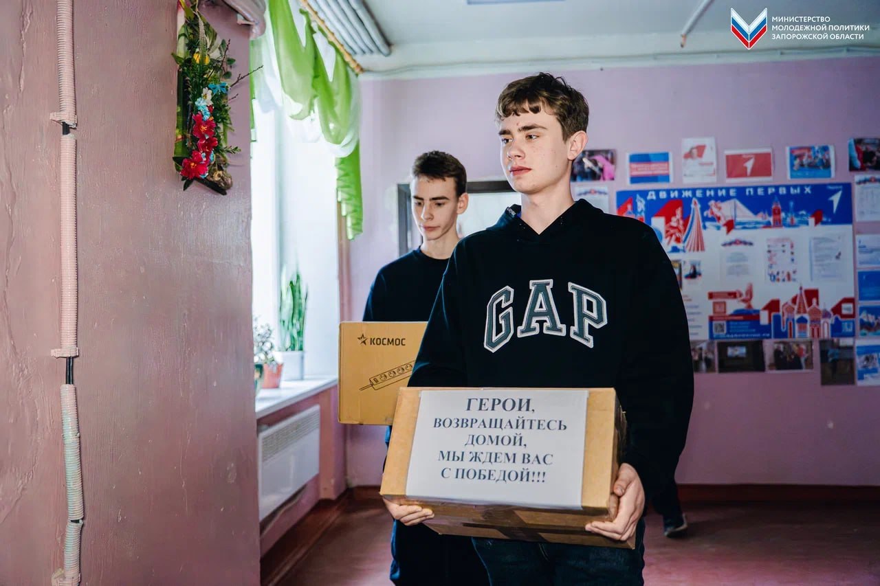 Активисты забрали посылки для военнослужащих в Черниговской школе №1 Активисты забрали посылки для военнослужащих в Черниговской школе №1