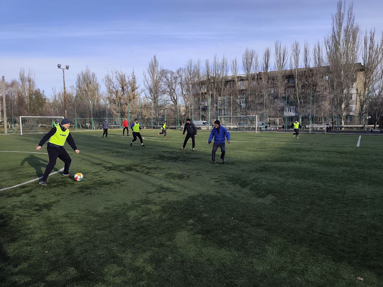 Товарищеский матч с ветеранами спорта прошел в Токмаке Товарищеский матч с ветеранами спорта прошел в Токмаке